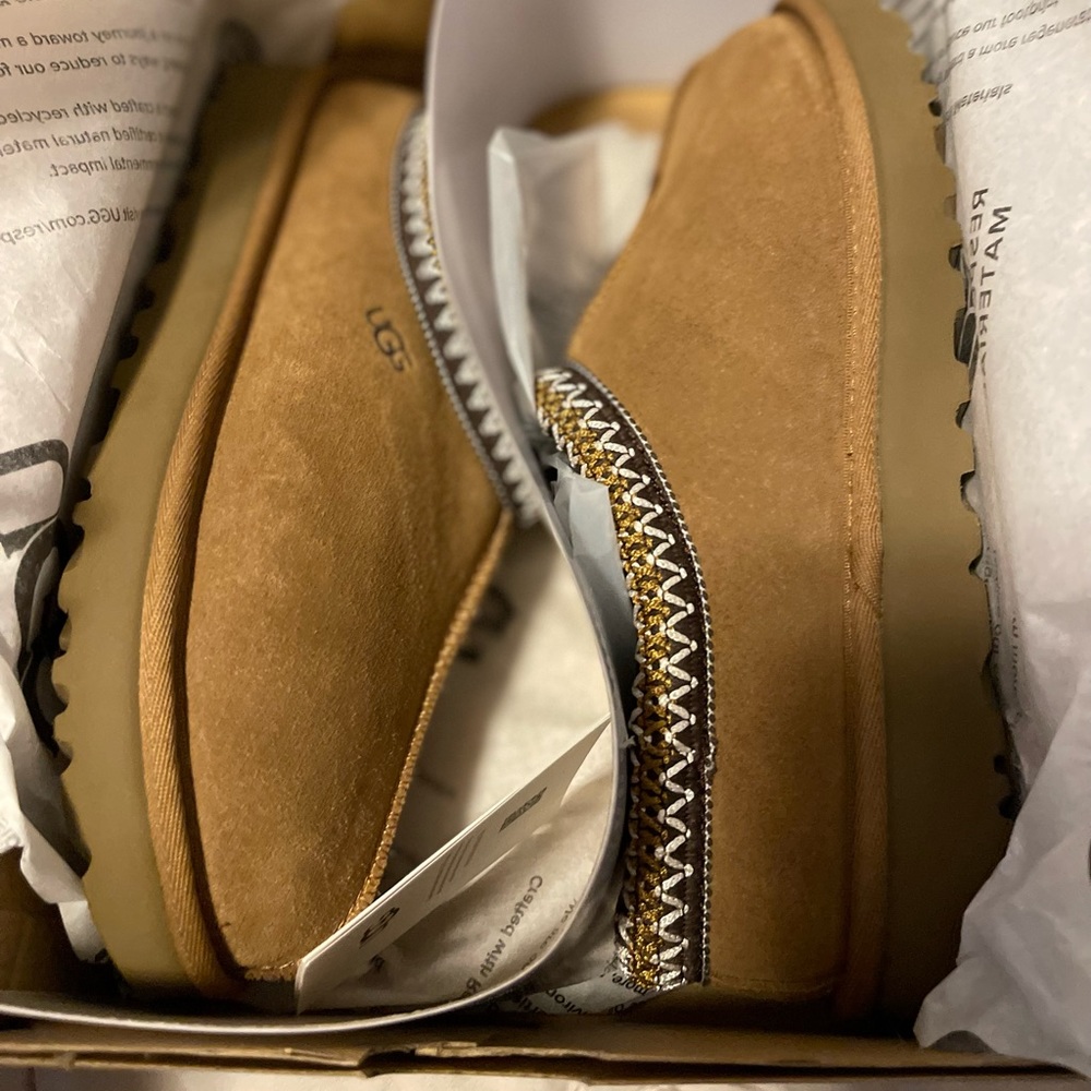 UGG TASMAN SIZE 7 NEW from Journeys have receipt!!